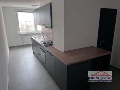 Na prenájom 3-izbový byt, 70 m², Nové Zámky, Nábrežná