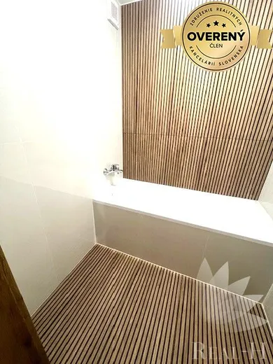 Na predaj 3-izbový byt, 72 m², Bratislava-Staré Mesto, Medená