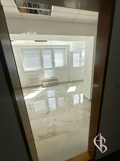 Na prenájom komerčné, 38 m², Banská Bystrica, Komenského