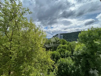 Na predaj 2-izbový byt, 61 m², Banská Bystrica, Švermova