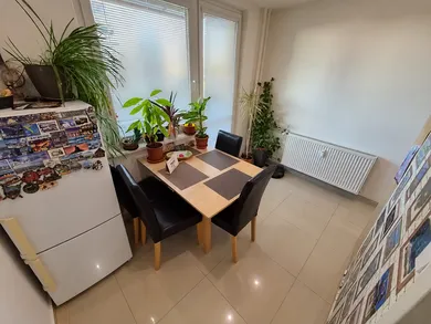 Na predaj 2-izbový byt, 69 m², Nové Zámky, Nábrežná