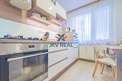 Na predaj 3-izbový byt, 64 m², Nové Mesto nad Váhom, Považská