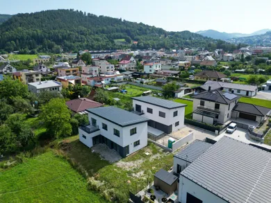 Eladó házak, 5-szobás, Žilina · €429 000