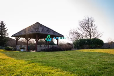 Na predaj 7-izbový dom, 162 m², Dolný Bar