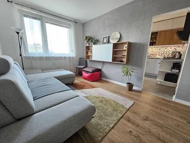 Na predaj 3-izbový byt, 65 m², Bratislava-Petržalka, Beňadická