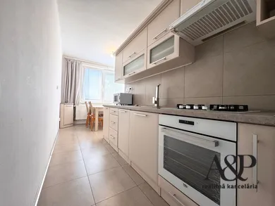 Na prenájom 2-izbový byt, 57 m², Senica, Robotnícka