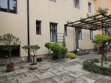 Na predaj 10-izbový dom, 59 m², Banská Bystrica, Nám. slobody