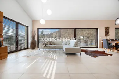 Na predaj 6-izbový dom, 320 m², Bratislava-Nové Mesto, Lopenícka