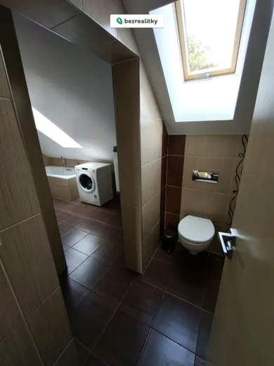 Na prenájom 2-izbový byt, 46 m², Bratislava-Nové Mesto