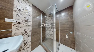 Na predaj 3-izbový byt, 68 m², Revúca