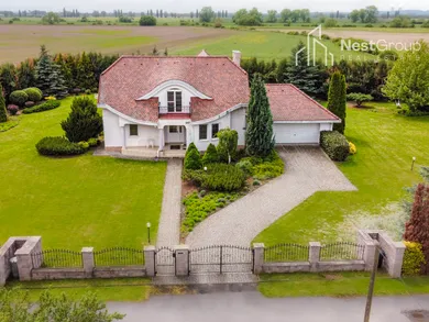 Houses for sale, 6-room in Levice · €410,000