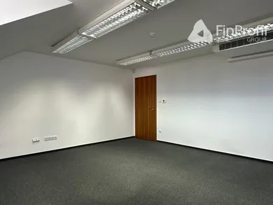 Na prenájom komerčné, 187 m², Bratislava-Ružinov, Miletičova