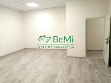 Na prenájom komerčné, 14 m², Lučenec, T.G.Masaryka