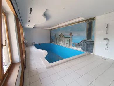 Domy na sprzedaż, 7-pokojowe, Nitra · €330 000