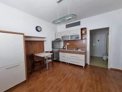 Kiadó lakások, 1-szobás, Nitra · €570
