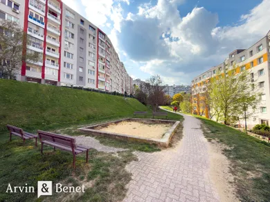 Na prenájom 2-izbový byt, 58 m², Bratislava-Karlova Ves