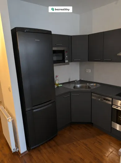 Na prenájom 2-izbový byt, 63 m², Bratislava-Nové Mesto