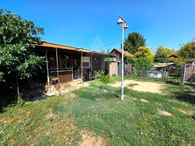 Na prenájom pozemok, 24 m², Komárno