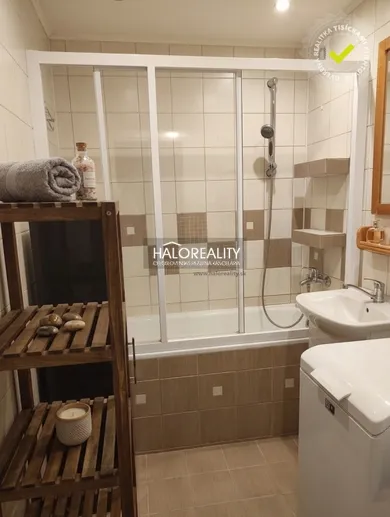 Na predaj 3-izbový byt, 79 m², Levice