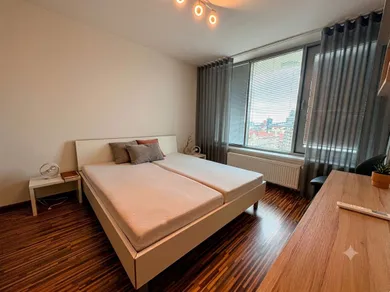 Na prenájom 2-izbový byt, 54 m², Bratislava-Nové Mesto, Bajkálska