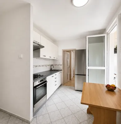 Na predaj 3-izbový byt, 70 m², Bratislava-Petržalka, Mlynarovičova