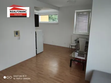 Na prenájom 1-izbový byt, 38 m², Trnava, T.Vansovej 4/A