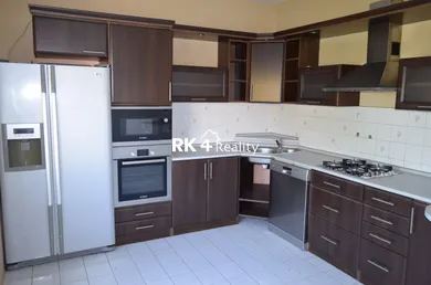Na predaj 7-izbový dom, 346 m², Nové Zámky
