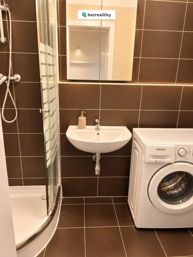 Na predaj 1-izbový byt, 38 m², Bratislava-Petržalka