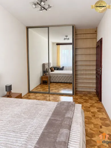 Na predaj 3-izbový byt, 80 m², Bratislava-Petržalka, Šustekova