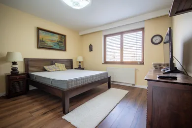 Byty na prenájom 3-izbový, Bratislava-Staré Mesto · €1 500
