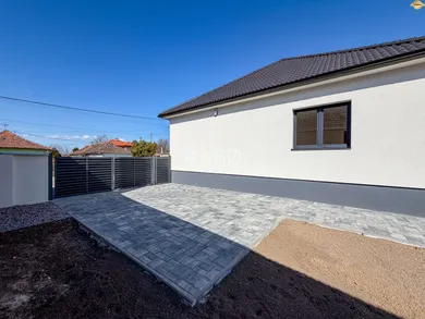 Na predaj 4-izbový dom, 105 m², Oponice