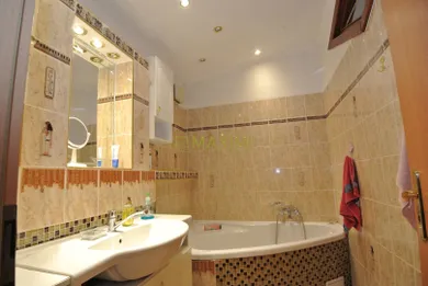 Na prenájom 3-izbový byt, 72 m², Bratislava-Petržalka, Hálova