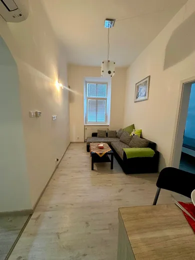Na prenájom 2-izbový byt, 54 m², Bratislava-Staré Mesto, Moskovská