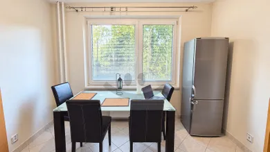Na prenájom 3-izbový byt, 75 m², Martin, Kozmonautov