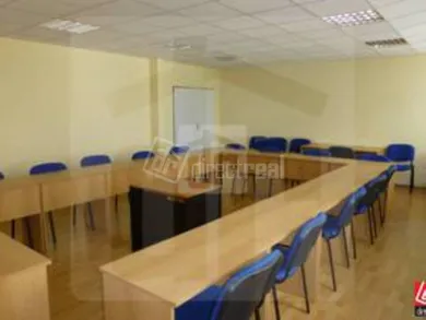 Na prenájom komerčné, 43 m², Bratislava-Ružinov, Pluhová