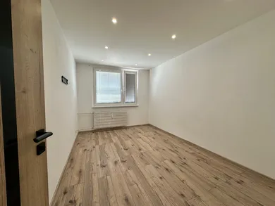 Na prenájom 3-izbový byt, 70 m², Považská Bystrica, Rozkvet