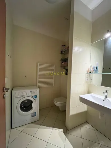 Na predaj 3-izbový byt, 68 m², Bratislava-Nové Mesto, Tomášikova