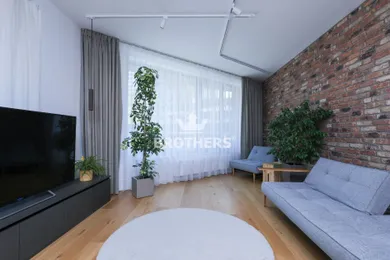 Na prenájom 3-izbový byt, 80 m², Bratislava-Staré Mesto, Čulenova