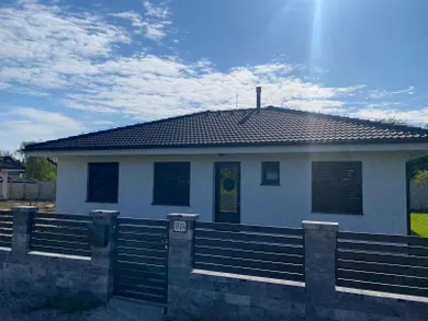 Houses for sale in Cabaj-Čápor · €199,999