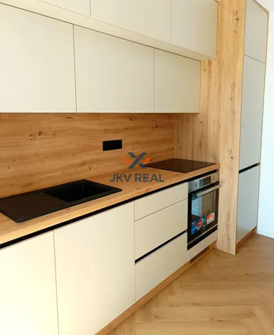 Na predaj 2-izbový byt, 53 m², Prievidza, Trhová