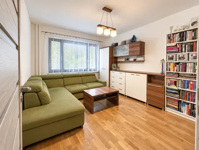 Eladó lakások, 3-szobás, Dolný Kubín · €168 000