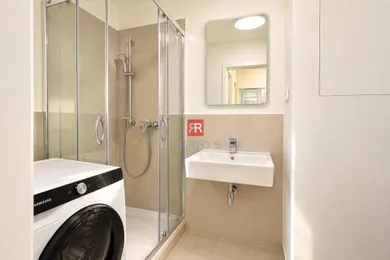 Na prenájom 1-izbový byt, 22 m², Bratislava-Petržalka, Labutia