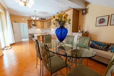 Na predaj dom, 318 m², Bratislava-Lamač, Rácova