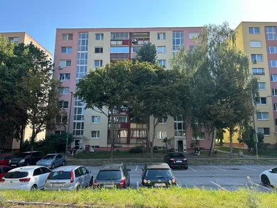 Na prenájom 1-izbový byt, 43 m², Bratislava-Lamač