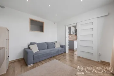 Na predaj 2-izbový byt, 66 m², Rohožník, Školské Námestie