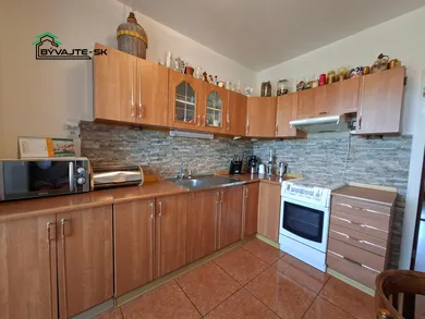 Na predaj 3-izbový byt, 72 m², Prievidza, Energetikov
