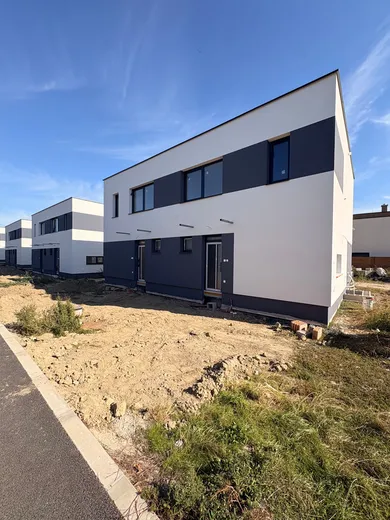 Na predaj 4-izbový dom, 49 m², Rovinka, Zelená