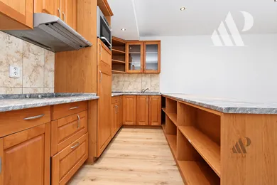 Na predaj 4-izbový byt, 89 m², Bratislava-Petržalka, Ambroseho 19