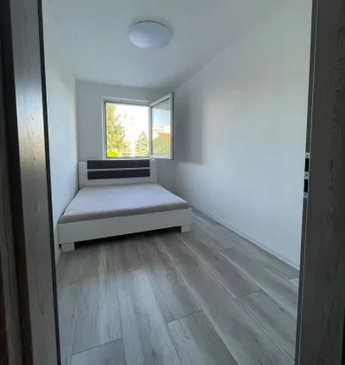 Na prenájom 2-izbový byt, 51 m², Bratislava-Ružinov, Hraničná