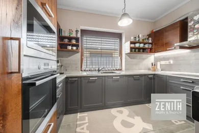Na predaj 5-izbový dom, 140 m², Veľký Meder, Petőfiho Ulica